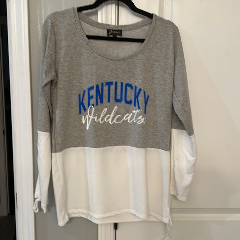 Women’s Kentucky Wildcats Top